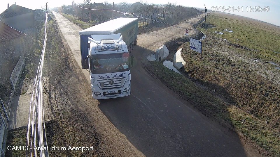 FOTO. Un primar vânează TIR-urile care distrug drumurile! Trimite amenzile prin poștă