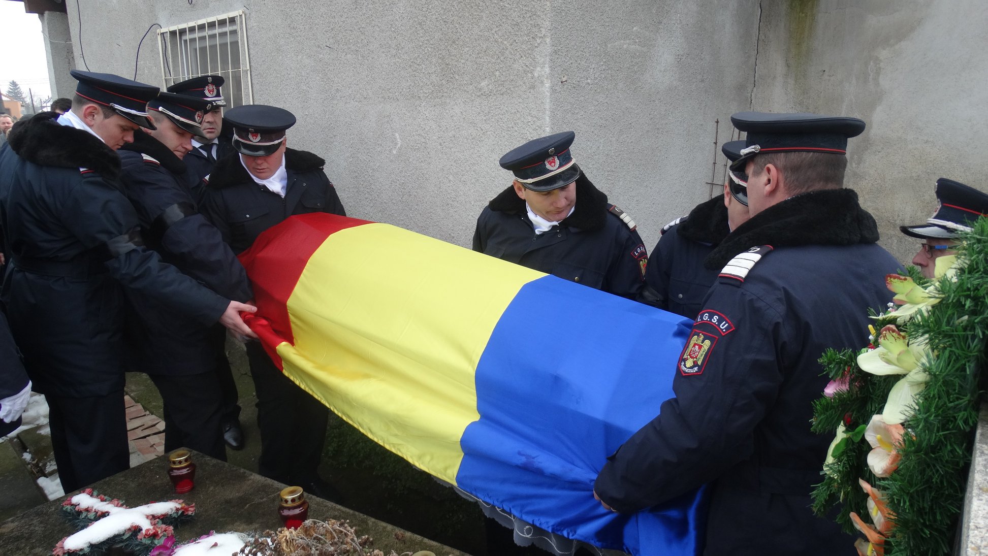 FOTOGALERIE. Un pompier sătmărean a decedat. Condus astăzi pe ultimul drum de camarazi