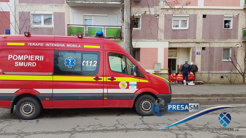 FOTO. Tragedie în Micro 16. O femeie a murit pe stradă, în fața unui bloc