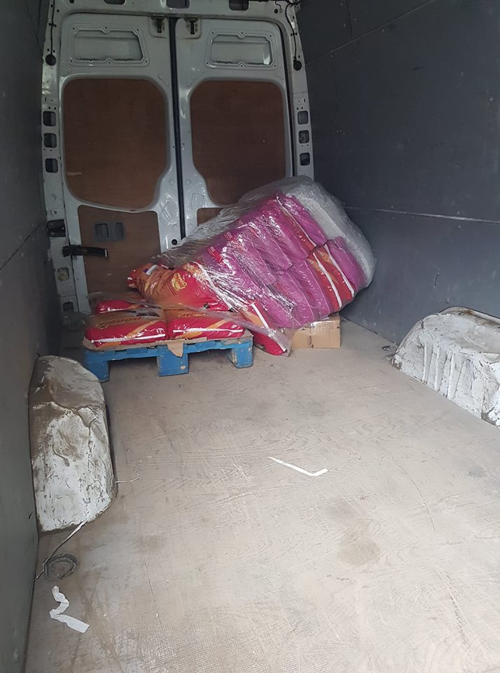 Livrare la domiciliu în scârbă. Așa livrează un mare magazin cu produse de construcție