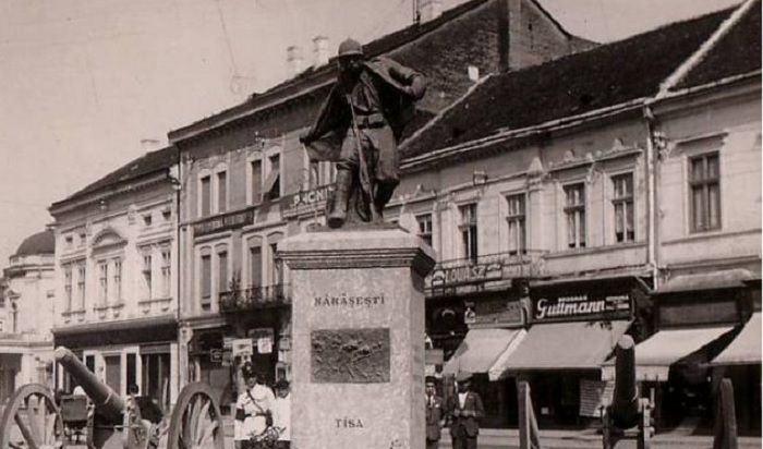 CENTENAR. Dispărută fără urmă, statuia ”Eroului Necunoscut” refăcută și reamplasată în centrul Sătmarului