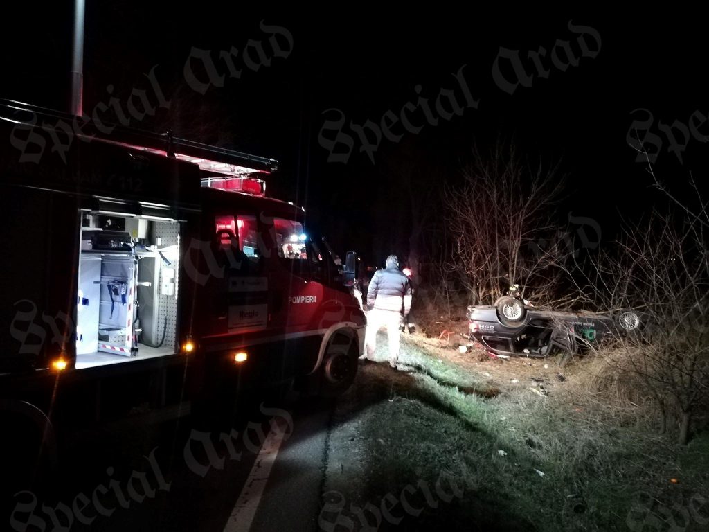 FOTO/VIDEO. Doi sătmăreni, victime ale unui accident grav, furați de localnici