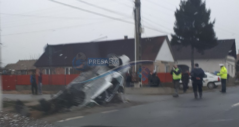 FOTO. Accident grav pe DN 19. Un șofer s-a răsturnat cu mașina