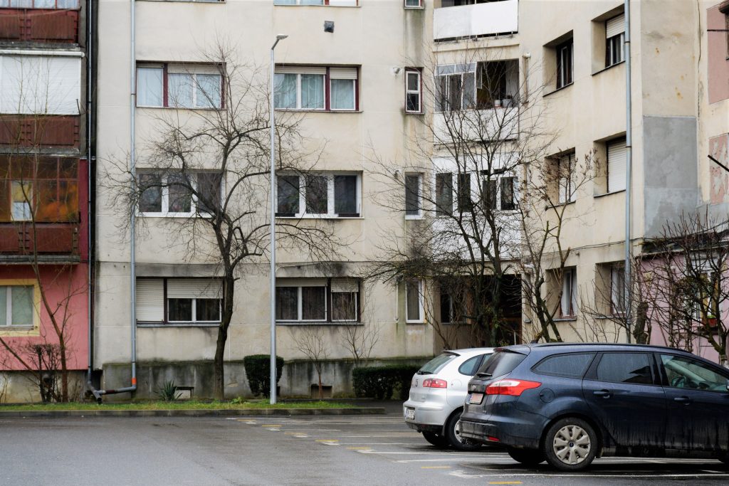 FOTO. Iluminat modern pe LED în cartierele Micro 17, Carpați I și II