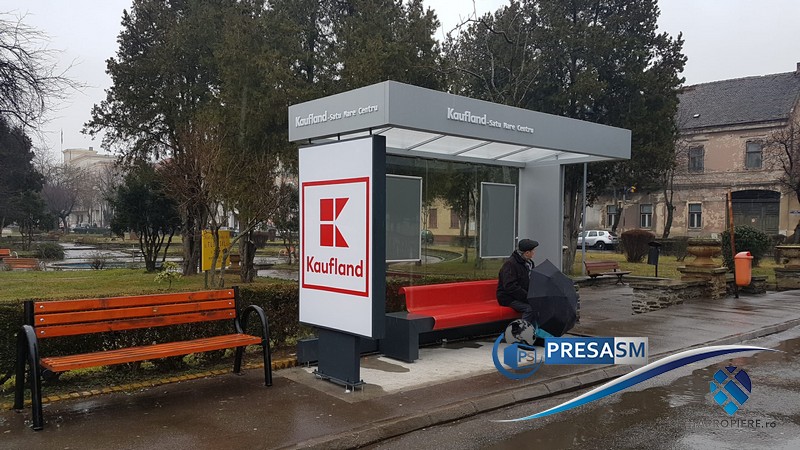 FOTOGALERIE. Stații de autobuz personalizate în Satu Mare. Condiții decente