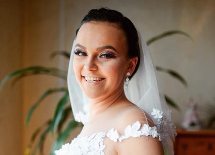 Drept mulțumire pentru solidaritatea oamenilor, Ioana își donează rochia de mireasă