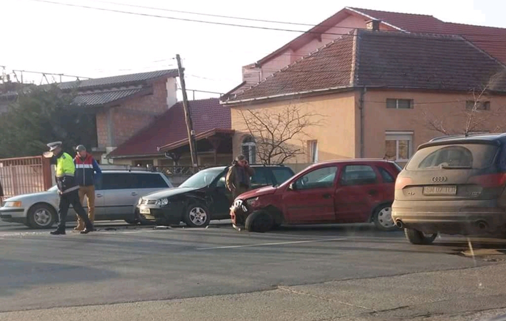FOTO. Accident în lanț în municipiul Satu Mare, pe B-dul Lucian Blaga