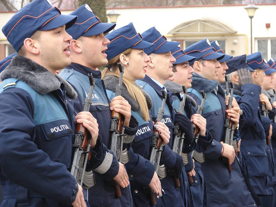 Sătmărenii, invitați să intre la Poliție, SRI, Armată și Marină