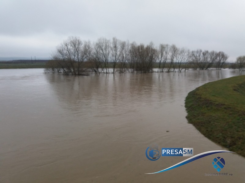 FOTOGALERIE. COD ROȘU de inundații pe râul Crasna, în județul Satu Mare
