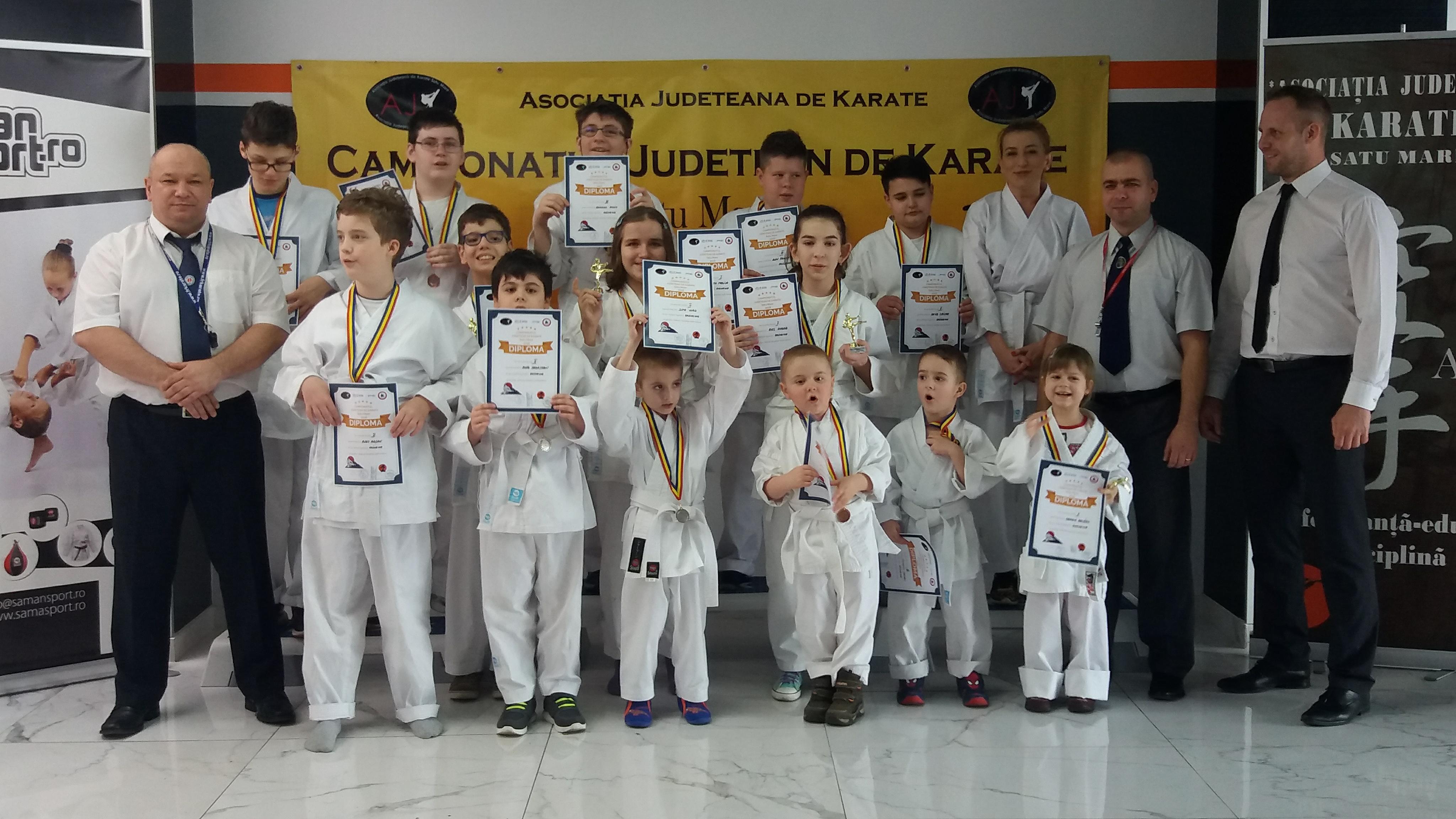 FOTOGALERIE. Copiii cu nevoi speciale, adevărați campioni la karate! La Satu Mare se poate!