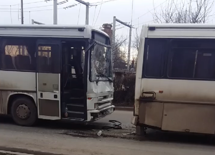 FOTO/VIDEO. Accident între trei autobuze în municipiul Satu Mare. Patru răniți la Urgențe