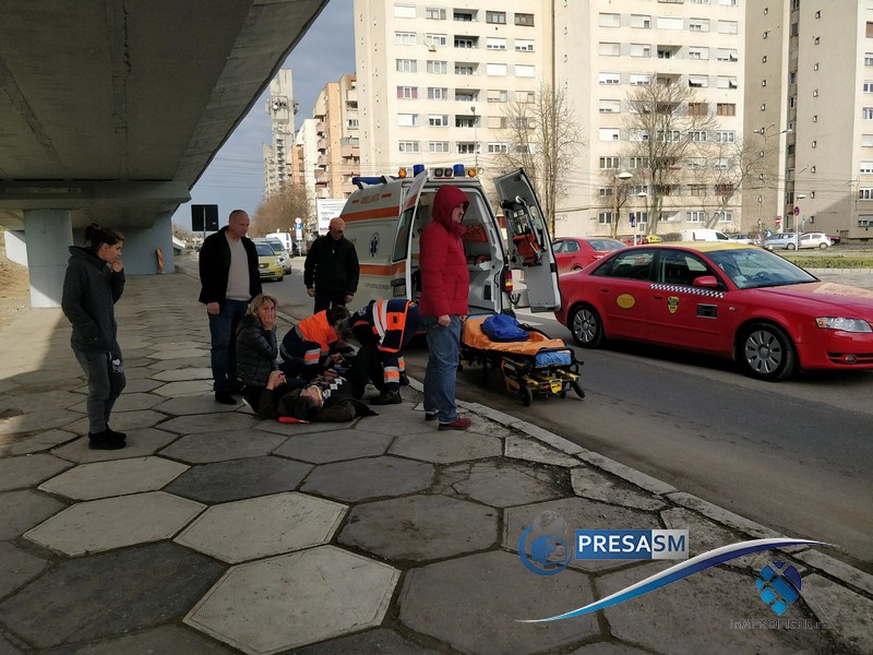 FOTO/VIDEO Pieton accidentat grav de un taximetru în centrul Sătmarului