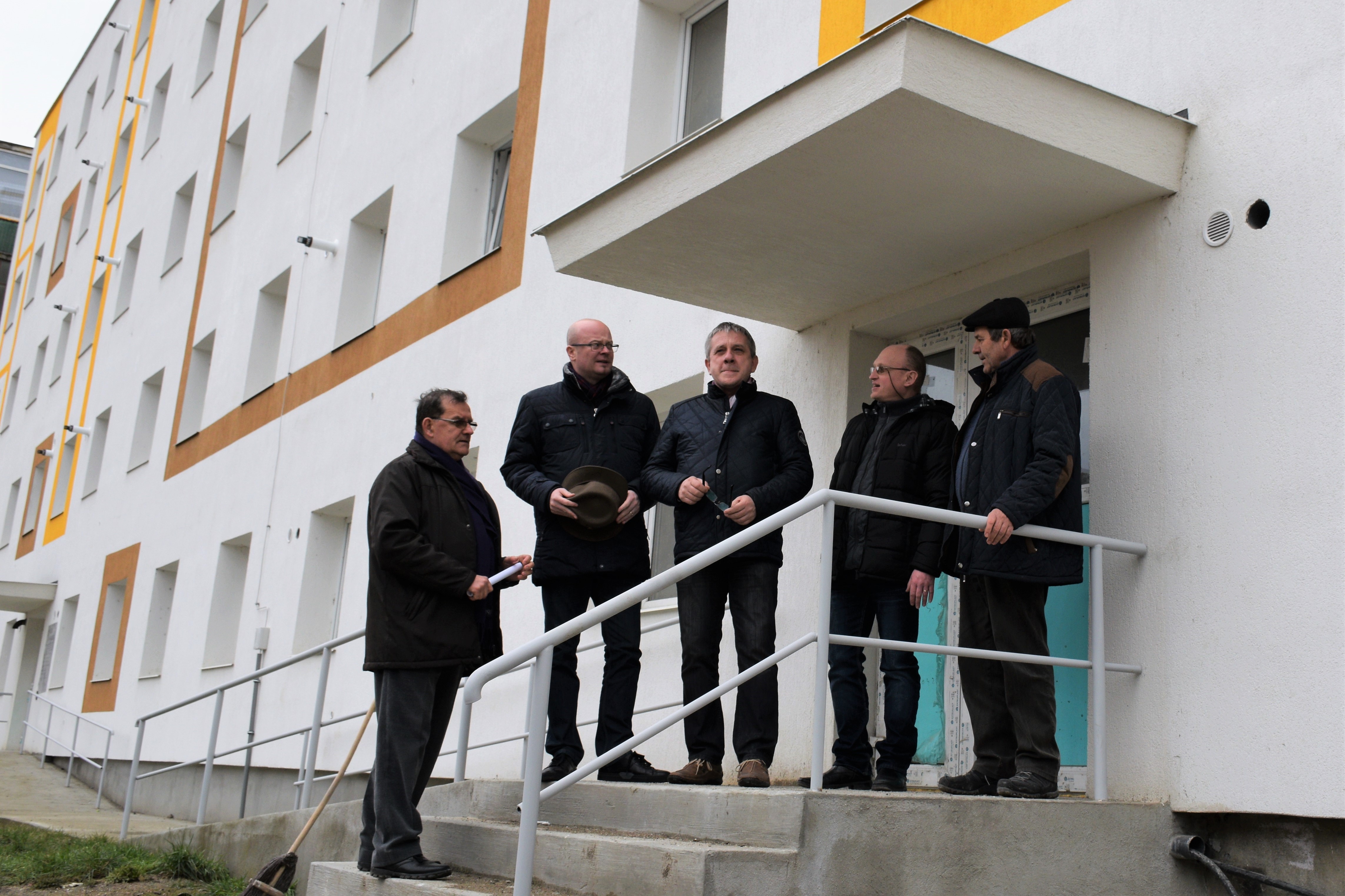 FOTOGALERIE. Din ”Gheto” în bloc decent. 39 de apartamente noi pe Ostrovului!