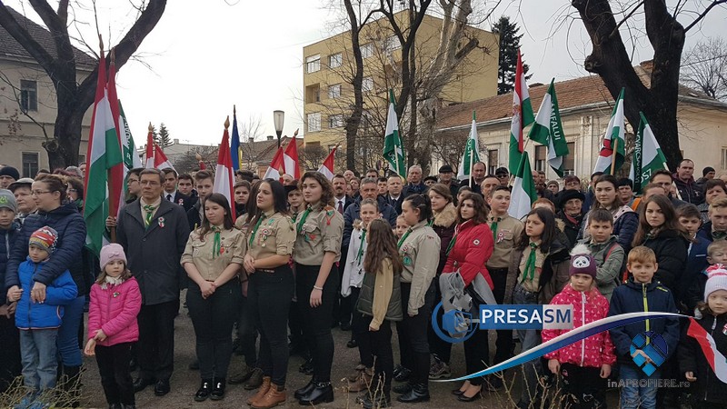 FOTO/VIDEO. Peste o mie de maghiari s-au adunat în centrul Sătmarului, alături de liderii UDMR