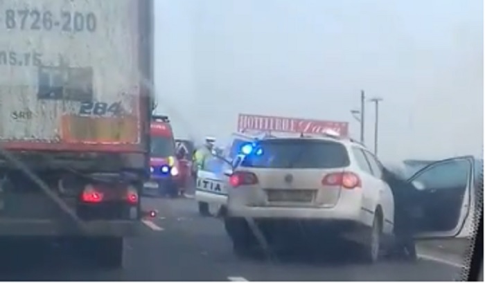 FOTO. Accident provocat de o tânără, de 20 de ani. Lăsată fără permis de conducere