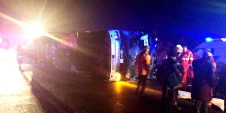 VIDEO. TIR din Satu Mare răsturnat pe autostrada M3. Circulație blocată