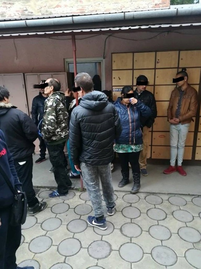 FOTO. Sătmăreni prinși la cerșit, în grup, la Timișoara. Trimiși ”acasă”