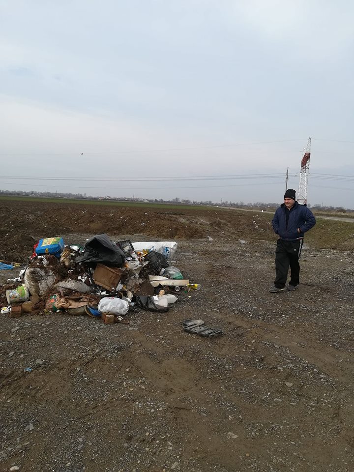 FOTO. Primarul care nu iartă nimic! A pus la respect un bărbat care a aruncat gunoi pe câmp