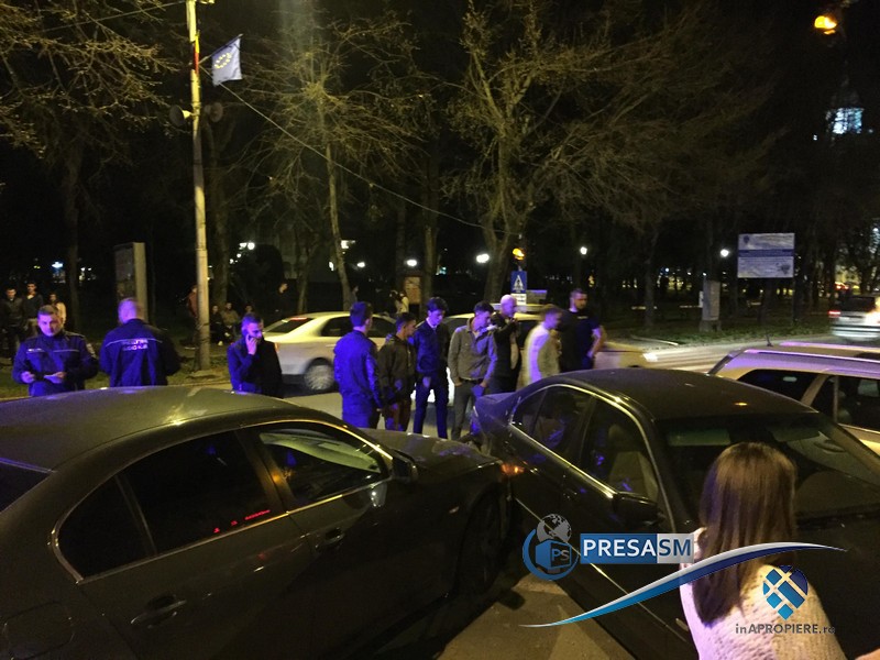 FOTOGALERIE. Accident în lanț în sensul giratoriu din centrul Sătmarului