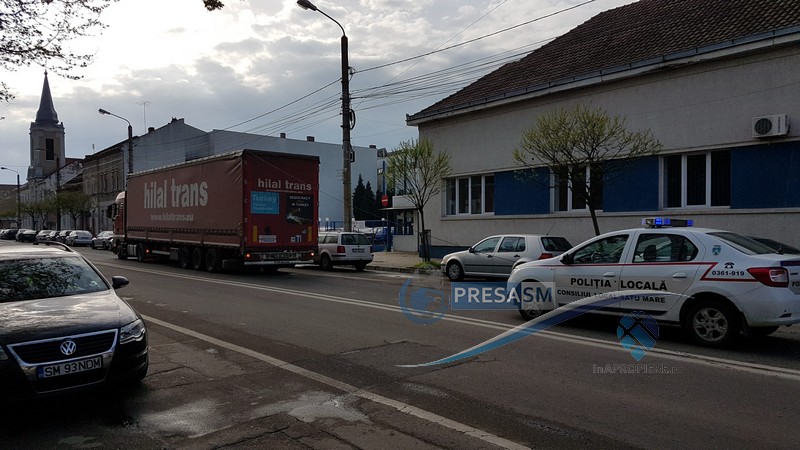 FOTO/VIDEO. Accident provocat de un TIR. Calea Traian, închisă parțial