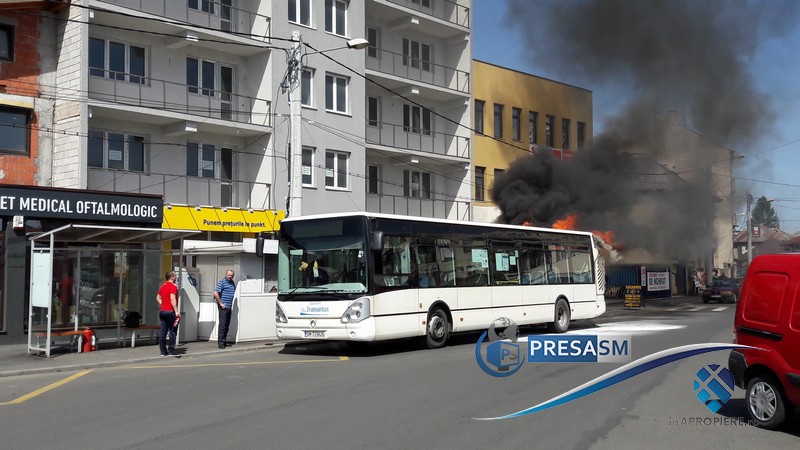 FOTO/VIDEO Un alt autobuz Transurban a luat foc. S-a întâmplat la Piața Mare