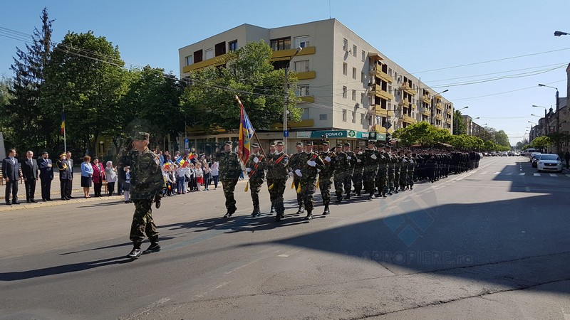 FOTO/VIDEO. Paradă militară în centrul municipiului Satu Mare