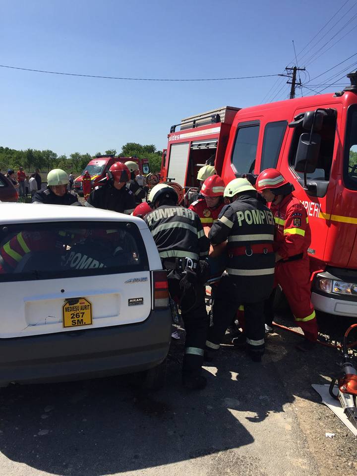 FOTO/VIDEO. Accident frontal grav! Două persoane au fost rănite