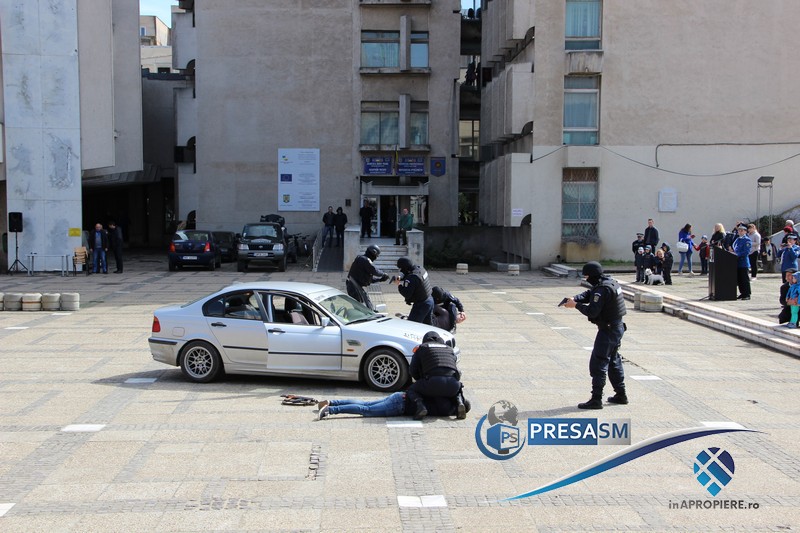 FOTO/VIDEO. Jandarmeria a intervenit în forță în centrul Sătmarului (Demonstrație)