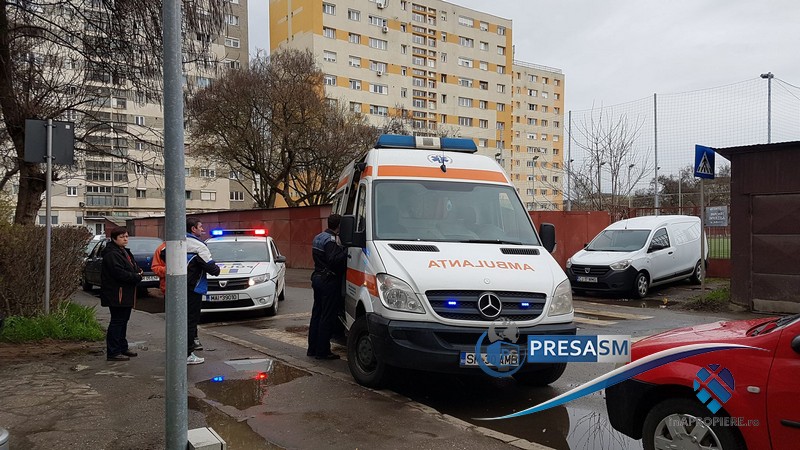 FOTO/VIDEO. O bătrână a căzut de la etaj, în cartierul Micro 15