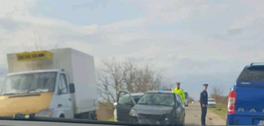 FOTO. Accident în lanț lângă Cionchești. Trei mașini au fost avariate