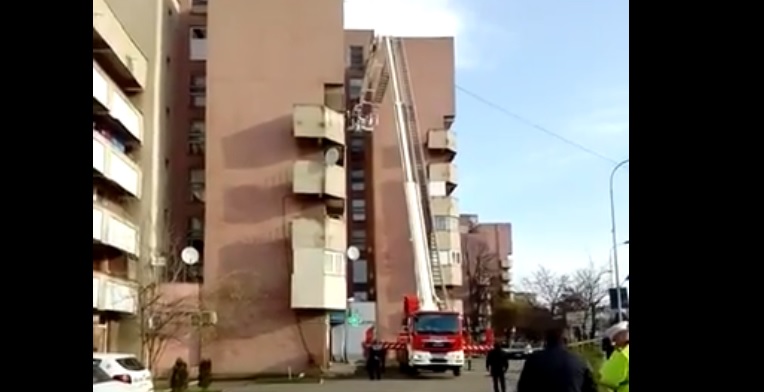 FOTO/VIDEO. Intervenție a pompierilor, la mare înălțime, în Cartierul Micro 16