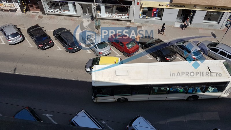 VIDEO. Tupeu incredibil al unui taximetrist! A blocat un bulevard, așteptând un client