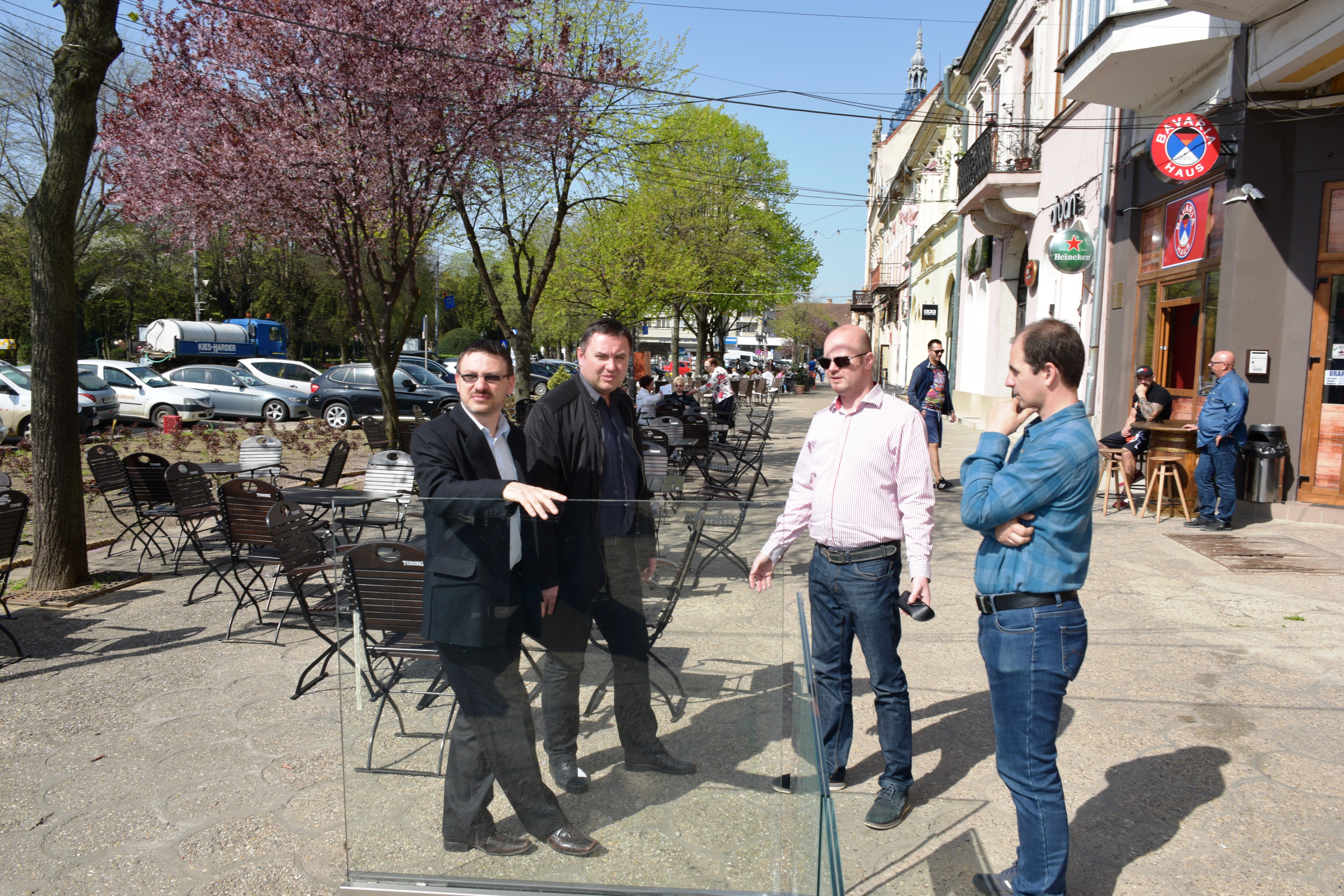 FOTO. Adio, improvizații pe terasele barurilor. Primăria Satu Mare face curățenie generală