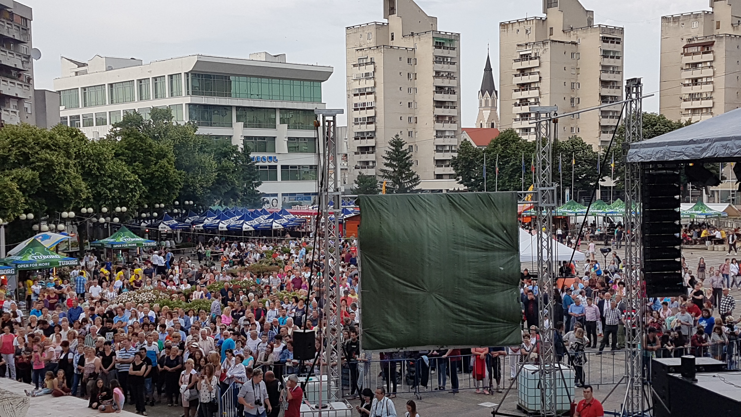 ZIUA ORAȘULUI. Petrecerea continuă: show cu lasere, Bere Gratis și The Carbonfools