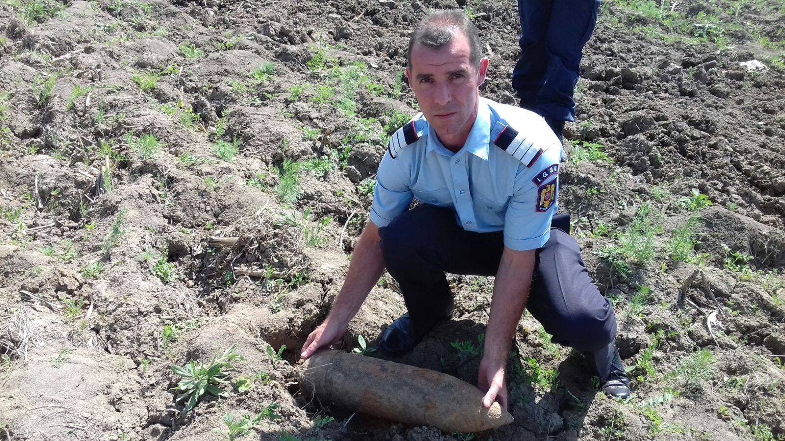 FOTOGALERIE. Bombă găsită la periferia municipiului Satu Mare. Pericol de explozie