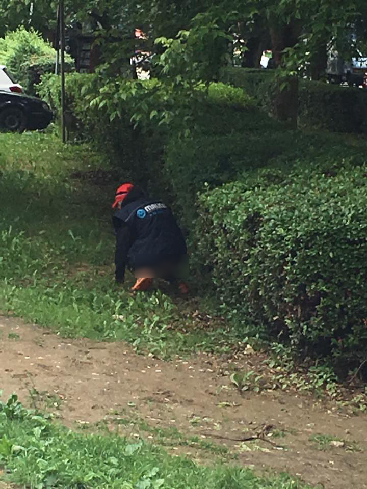 FOTO. Boschetarii au cucerit zona Spitalului. Agresează oameni și își fac nevoile în public