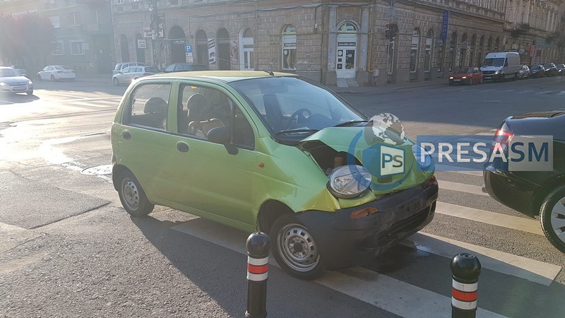 FOTOGALERIE. Accident în centrul Sătmarului. Coliziune între două mașini