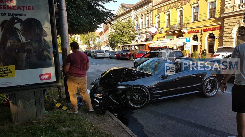 FOTO/VIDEO. Accidentul din Piața Libertății: șoferul avea permisul suspendat