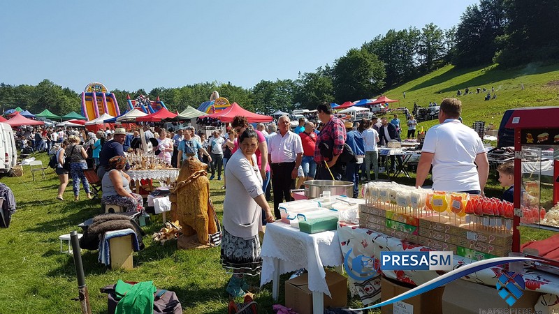 FOTO/VIDEO. DEZASTRU. Sâmbra Oilor, invadată de chinezării. Tradiția nu mai are loc!