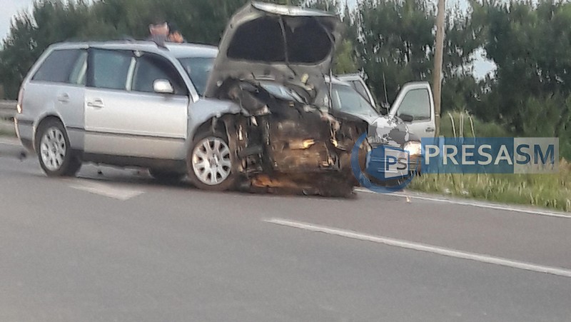 FOTO. Un șofer, beat pulbere, a produs un accident frontal. O femeie rănită