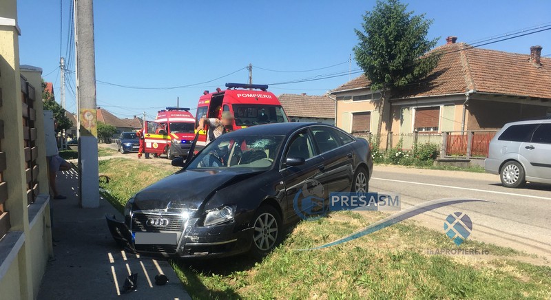 FOTOGALERIE. Accident, cu trei victime, în Culciu. O mașină s-a oprit într-un șanț