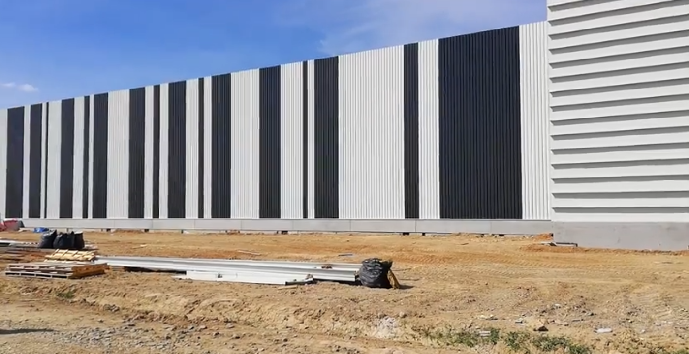 FOTOGALERIE. Super-fabrica de la Medieșu Aurit, gata în acest an. Se caută sute de muncitori