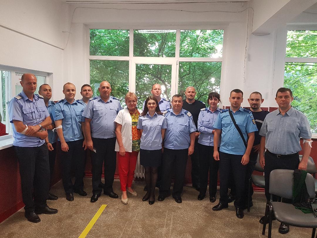 FOTO. Zeci de jandarmi donează sânge, pentru a acoperi criza din spitale