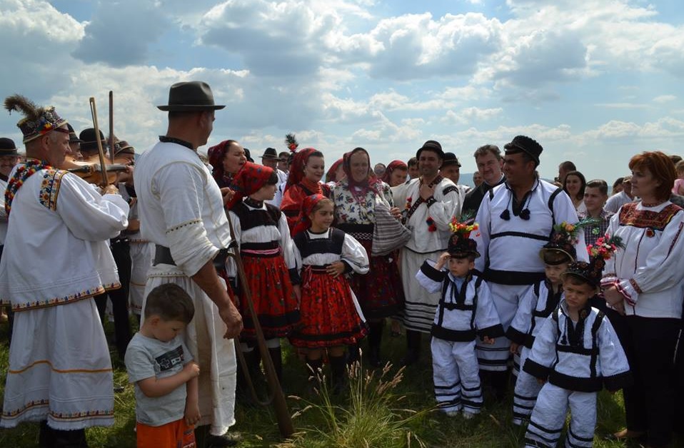 FOTOGALERIE. Sărbătoare în inima Țării Oașului. Explozie de culoare și tradiție