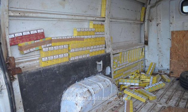 FOTO. Cum ajung țigările în piețele din Satu Mare. Dubă cu țigări, identificată în municipiul Satu Mare