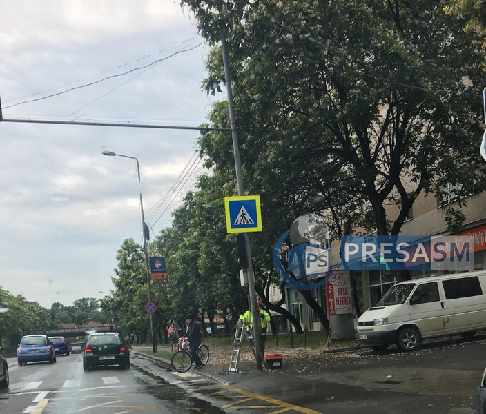 FOTO. Haos rutier pe B-dul Goga. Au căzut semafoarele după ploaie