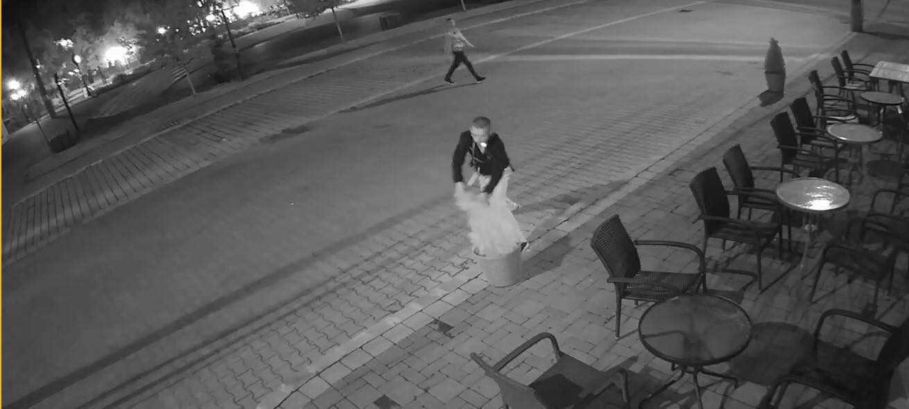 FOTOGALERIE. Individ surprins în timp ce devasta o terasă din județul Satu Mare