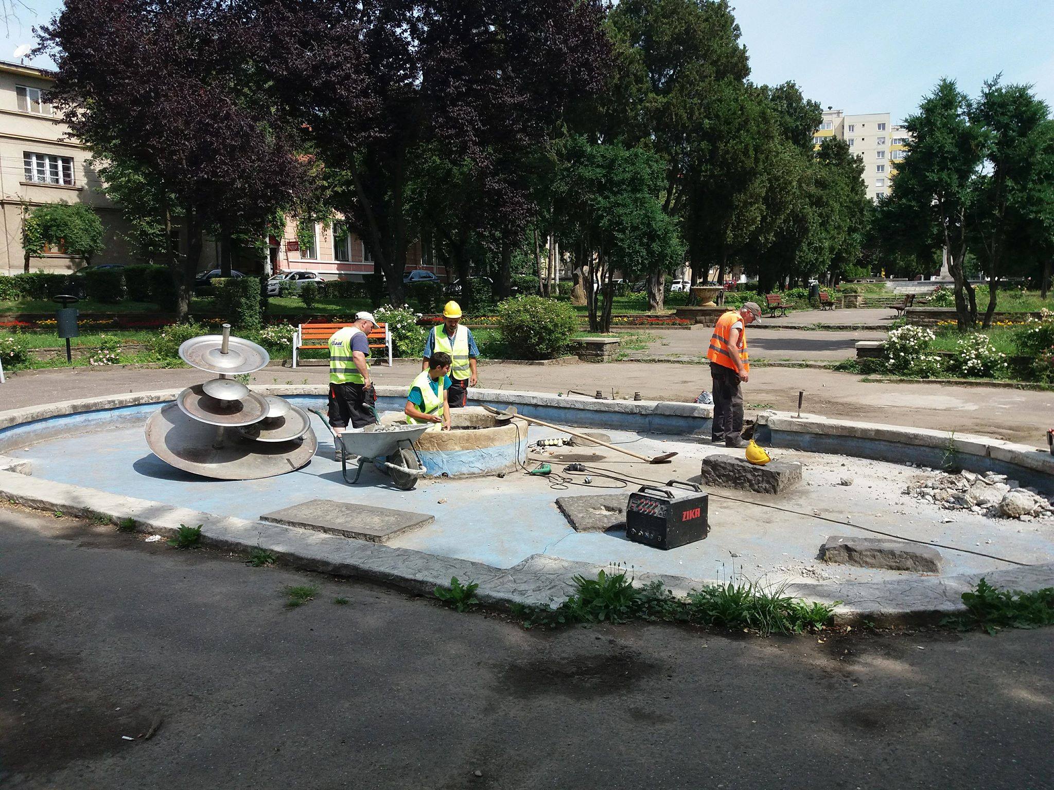 FOTO. Primăria Satu Mare a început reabilitarea fântânilor arteziene