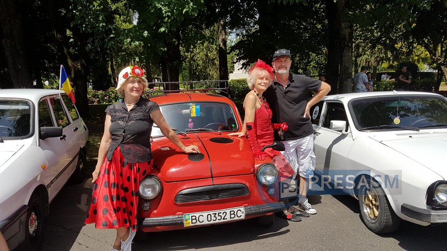 FOTO/VIDEO. Zeci de mașini de epocă în centrul Sătmarului! Un eveniment de zile mari
