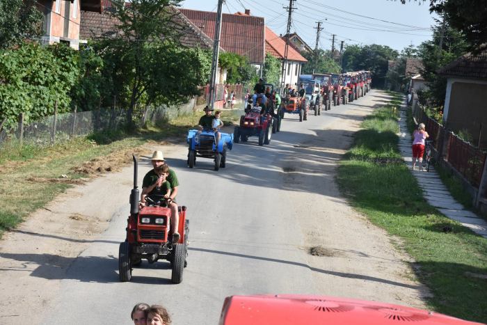 FOTOGALERIE. Zeci de tractoriști s-au întrecut în județul Satu Mare!